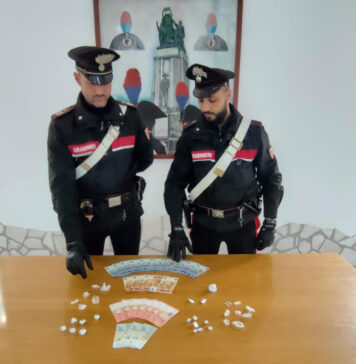 Pomezia, droga e soldi nel marsupio: arrestato un ventenne