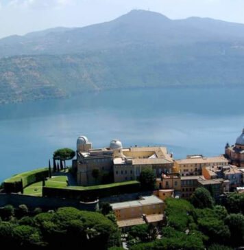 A Castel Gandolfo nasce Inclusonda: una spiaggia accessibile che unisce relax e accessibilità, con percorsi di formazione e lavoro per le persone coinvolte nel progetto