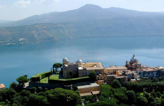 A Castel Gandolfo nasce Inclusonda: una spiaggia accessibile che unisce relax e accessibilità, con percorsi di formazione e lavoro per le persone coinvolte nel progetto