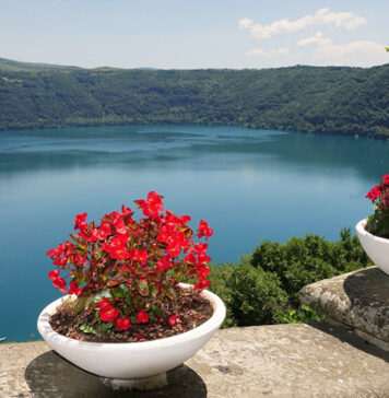 A Castel Gandolfo nasce Inclusonda: una spiaggia accessibile che unisce relax e accessibilità, con percorsi di formazione e lavoro per le persone coinvolte nel progetto