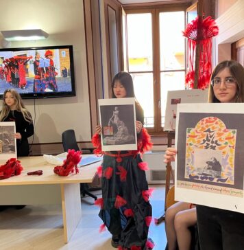 studentesse del liceo artistico nella mostra dibattito Voci di Donne