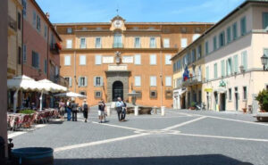 Gita fuoriporta a Castel Gandolfo: tutti i suggerimenti per un itinerario nel borgo dei Papi
