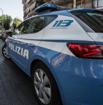 Follia a Lavinio: dà una testata a un poliziotto e gli rompe il naso, ma torna subito in libertà Agente aggredito a Lavinio durante un tentativo di estorsione. Un 45enne gli rompe il naso con una testata ma torna libero: scoppia la protesta dei sindacati