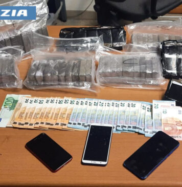 Roma, droga nascosta in auto scoperta da Polizia: maxi sequestro di hashish