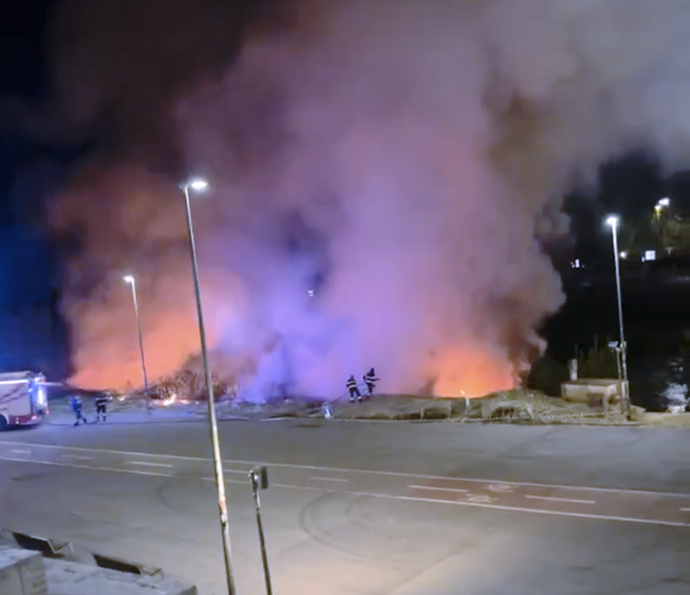 Vasto incendio sul Lungotevere: fiamme esplose nella zona dello Stadio Olimpico (VIDEO) 2