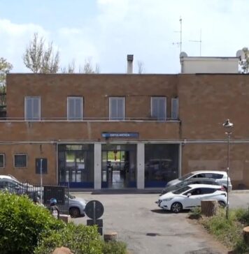 Ostia Antica, il parcheggio della stazione è terra di nessuno (VIDEO)