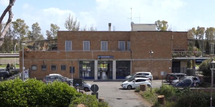 Stazione ostia Antica metro Ostia Antica, il parcheggio della stazione è terra di nessuno (VIDEO)