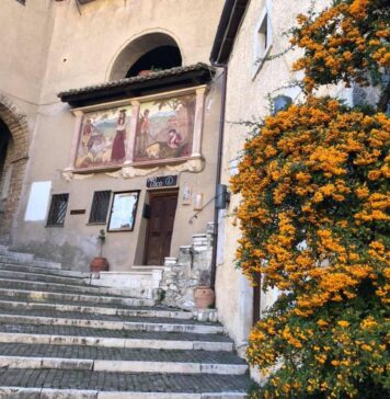 Gita fuoriporta a Cervara, il “Paese degli artisti”: itinerario tra borgo e natura