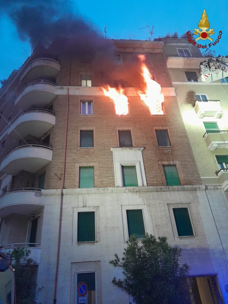 Roma, in fiamme un appartamento: morto carbonizzato il dentista Ernesto Tafuri 3