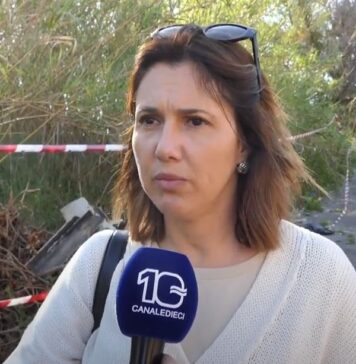 Casal Bernocchi, la sede della Asl Roma 3 assediata dai rifiuti (VIDEO)