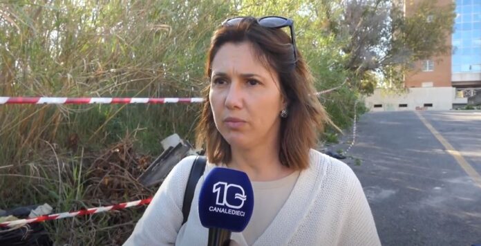Casal Bernocchi, la sede della Asl Roma 3 assediata dai rifiuti (VIDEO)