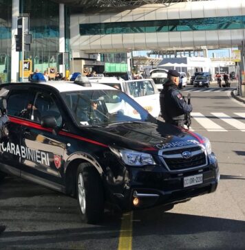 Fiumicino, Ncc abusivi agganciavano clienti in aeroporto: migliaia di euro di multa