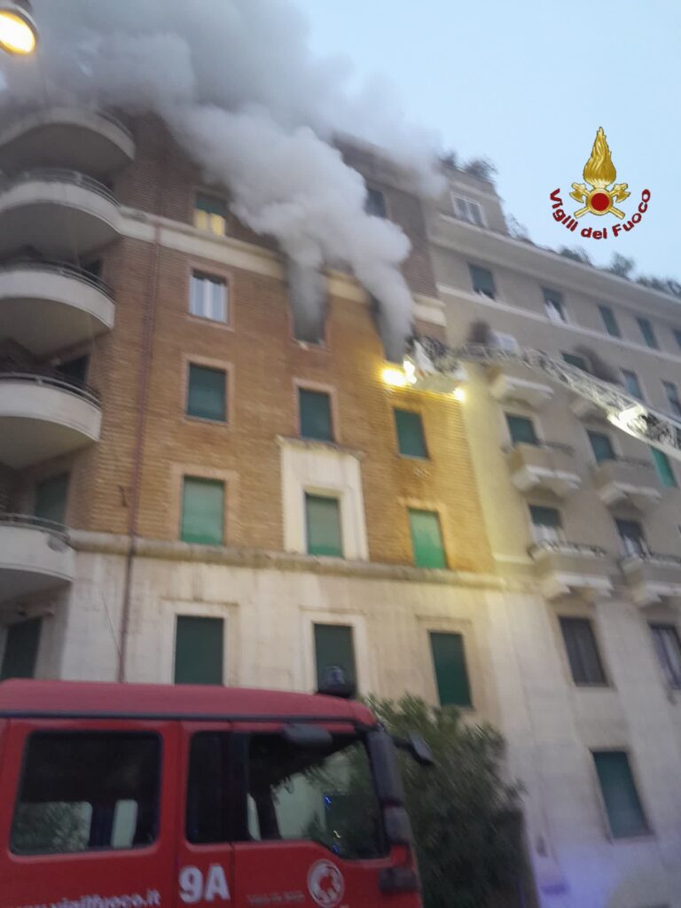 Roma, in fiamme un appartamento: morto carbonizzato il dentista Ernesto Tafuri 2