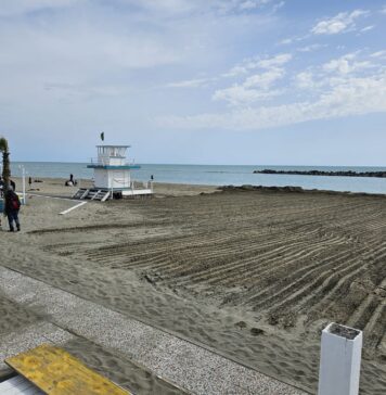 Ostia a sorpresa: raddoppiata la spiaggia con i lavori alla scogliera - Canaledieci.it