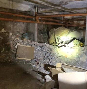 Ostia, nel garage discarica e auto senza assicurazioni: blitz della Polizia locale