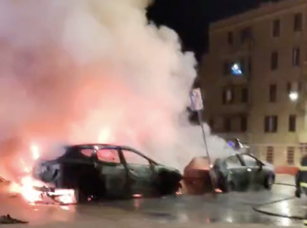 Tivoli, di nuovo auto in fiamme: piromane ormai senza freni (VIDEO) 2