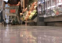 Roma, sfruttamento del lavoro nei supermercati: la storia di una ex dipendente