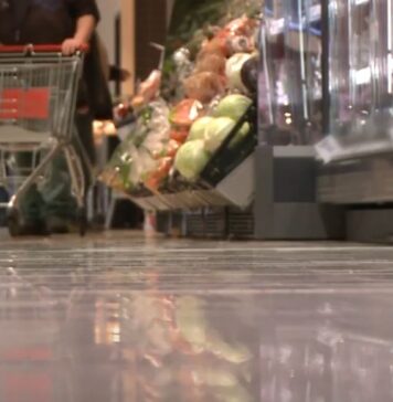 Roma, sfruttamento del lavoro nei supermercati: la storia di una ex dipendente