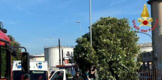 Civitavecchia, incidente su via Aurelia: auto finisce contro muro