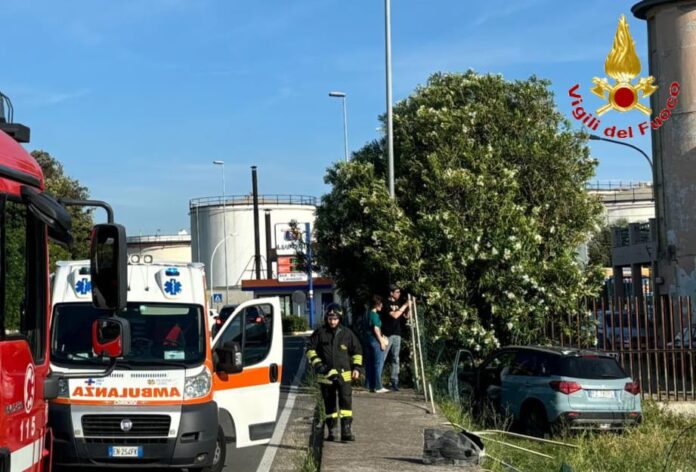 Civitavecchia, incidente su via Aurelia: auto finisce contro muro