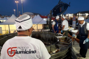 Fiumicino, torna la Sagra del Pesce con la sua padella gigante: date e menù 1
