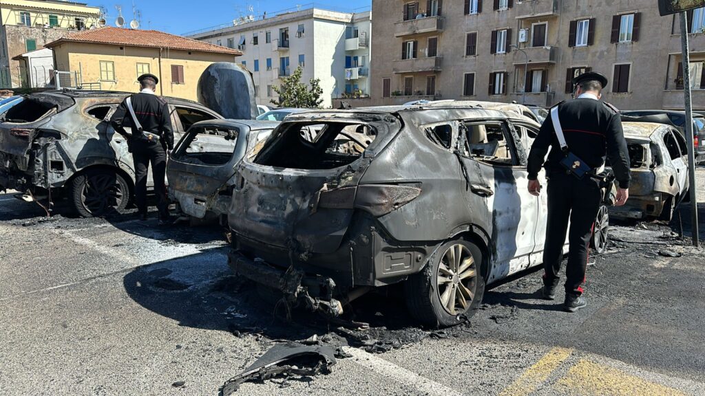 Tivoli, di nuovo auto in fiamme: piromane ormai senza freni (VIDEO) 3