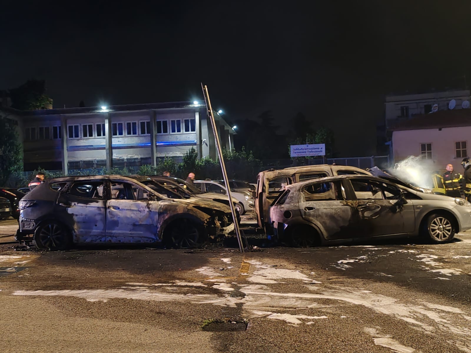 Tivoli, di nuovo auto in fiamme: piromane ormai senza freni (VIDEO) 1