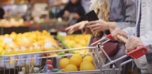 Roma, sfruttamento del lavoro nei supermercati: la storia di una ex dipendente (VIDEO)