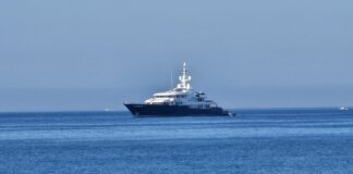 Il super yacht Hampshire II a Ostia