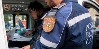 Furti in pieno centro a Roma, ladri provano a fuggire tra la folla di turisti