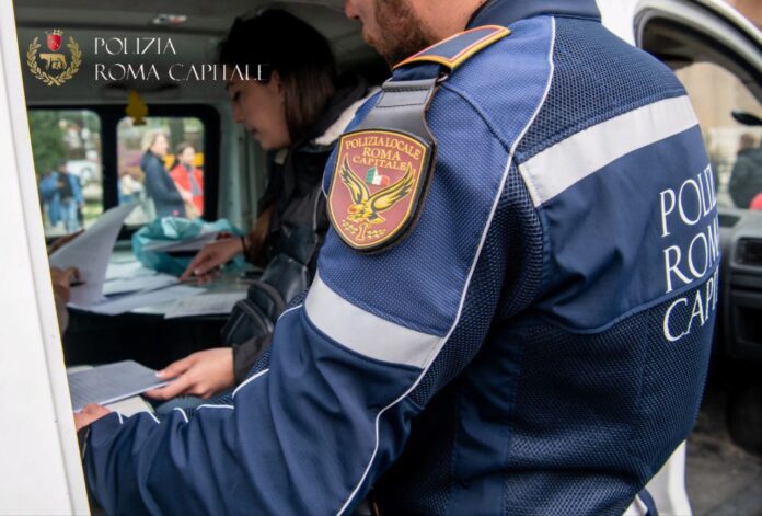 Furti in pieno centro a Roma, ladri provano a fuggire tra la folla di turisti