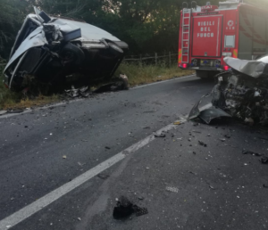 Civitavecchia, grave incidente stradale tra un un’auto e un furgone. Vari feriti: strada bloccata 1