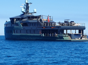 A Ostia il Pink Shadow, un megayacht che sembra una nave da guerra 2