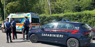 Dramma al Tuscolano: uomo si è dato fuoco in un parco, ferite gravi