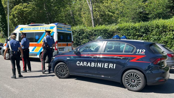 Dramma al Tuscolano: uomo si è dato fuoco in un parco, ferite gravi