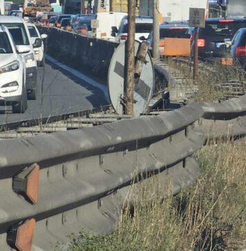 Via Pontina, incidente tra più veicoli: traffico in tilt