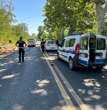 Via del Mare, traffico in tilt per incidente