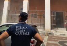 Roma, incendio in una parrocchia: fedeli aiutati ad uscire