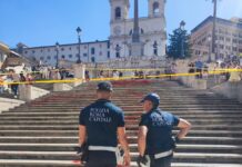 Roma, scalinata di Trinità dei Monti imbrattata da attiviste