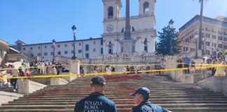 Roma, scalinata di Trinità dei Monti imbrattata da attiviste