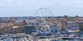 Fiumicino, la ruota panoramica è pronta ma non può ancora funzionare