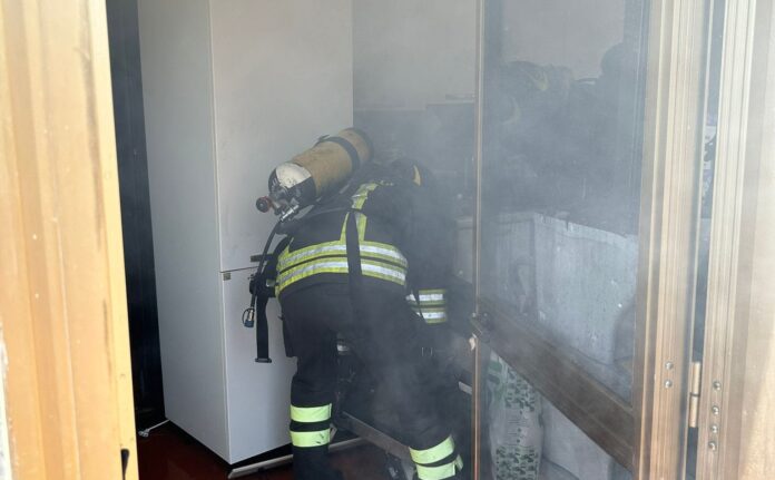 Incendio in una villetta a Civitavecchia: fiamme dal forno