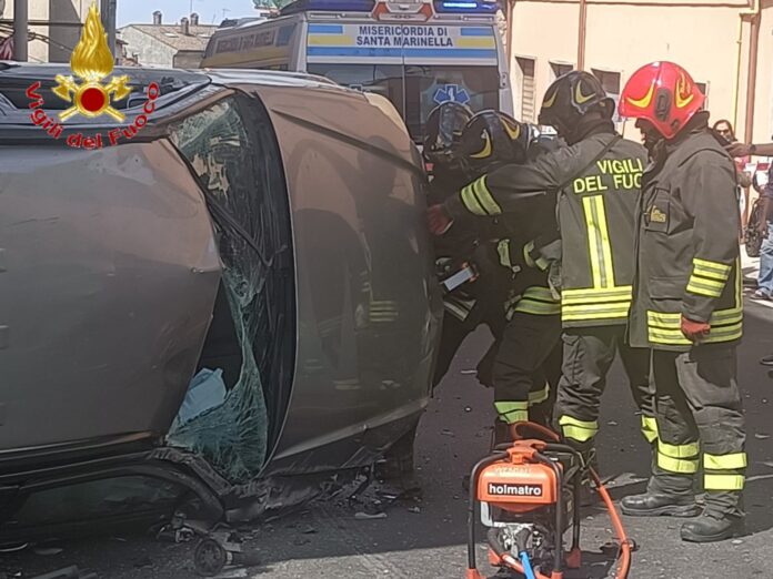 Incidente stradale vicino Roma: carambola su altre auto, ferita una persona