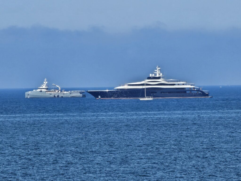 Mr Meta Mark Zuckerberg è a Roma con i suoi due megayacht (VIDEO) 3