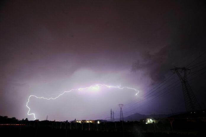 Allerta meteo gialla oggi 6 luglio: piogge e temporali in arrivo in quattro regioni