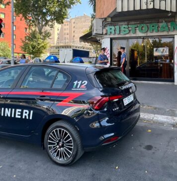 Paura al ristorante cinese: minacce con bottiglia di vetro alla proprietaria per non pagare il conto