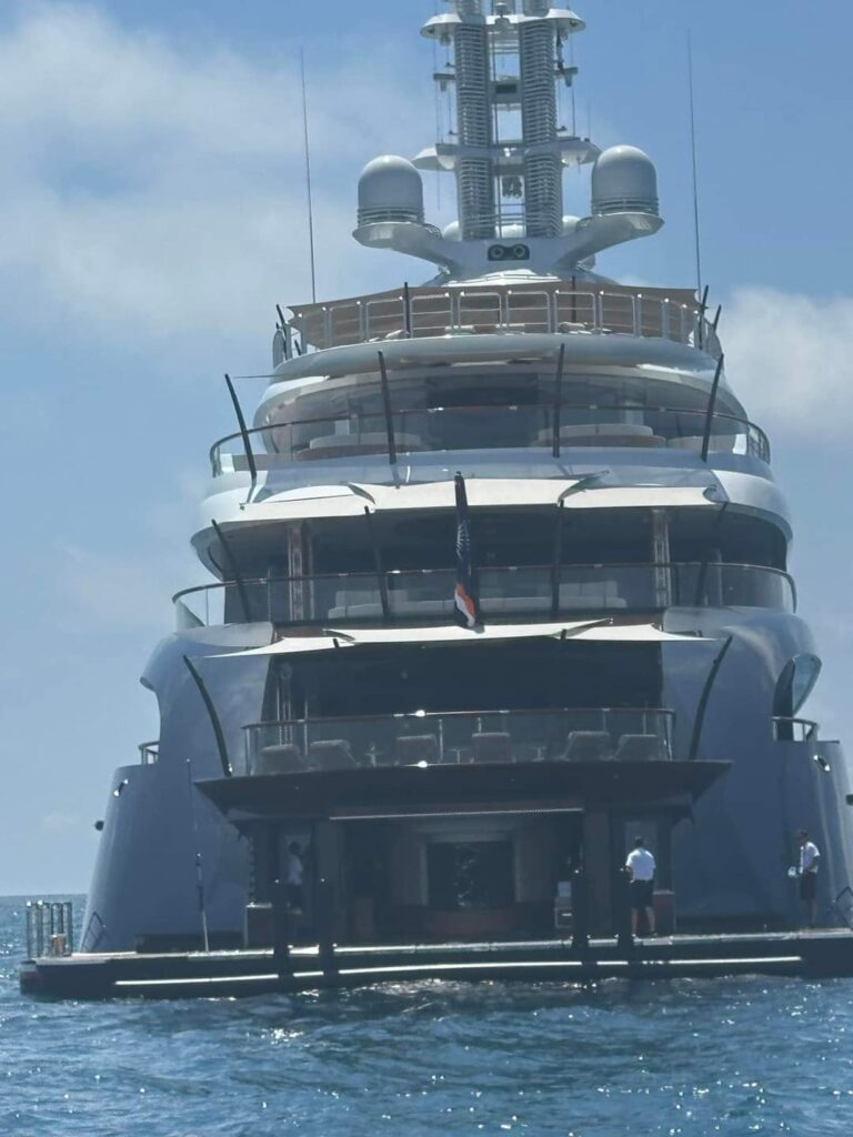 Mr Meta Mark Zuckerberg è a Roma con i suoi due megayacht (VIDEO) 2