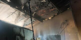 Acilia, incendio in un magazzino: sette Vigili del Fuoco intossicati