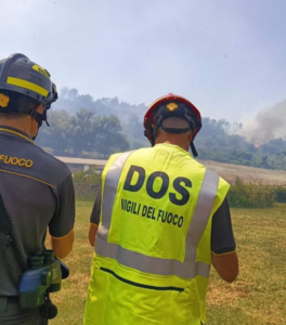 Olgiata, un incendio distrugge 40 ettari di macchia mediterranea: si alzano elicotteri e Canadair 1