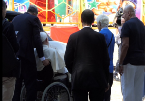 Ostia, visita "a sorpresa" di Papa Francesco al Luna Park Lido (VIDEO) 4